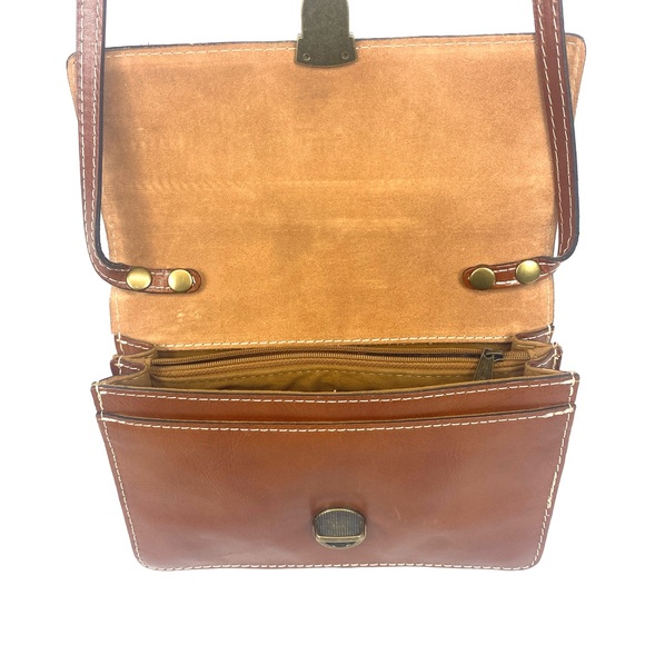 Patricia Nash Lanza Crossbody Organizer
Tan w crossbody strap and wristlet - NWT - Picture 8 of 17
